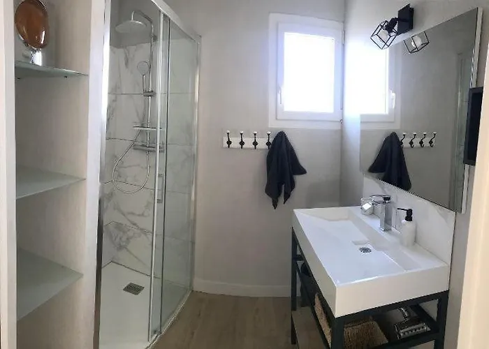 Maison Entre Canal Et Colombiers (Herault)